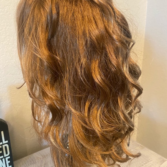 Model Model Synthetic Wig. TP 27/613 Rich Color Medium Wavy Curl Length. No Lace - Picture 9 of 11